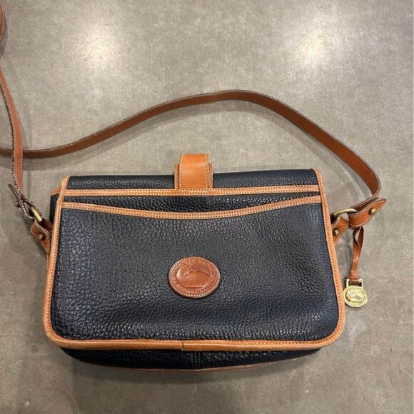 Vintage DOONEY & BOURKE bag. Unique closure. Brass hardware. True navy/brown. - Picture 2 of 10